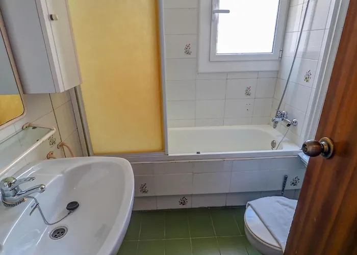 Oasis Sinia By Hello Homes